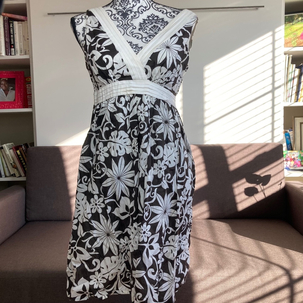 London Times Floral V-Neck Dress - Size 10, EUC